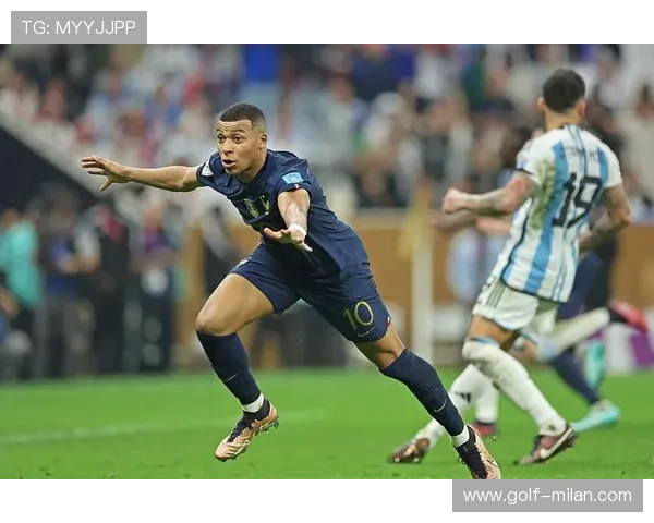 穿30号球衣的足球明星及其精彩表现解析