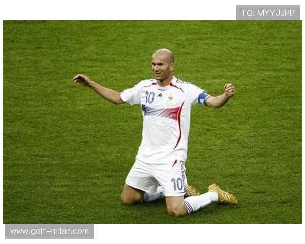 足球历史百大球星全景回顾与传奇故事揭秘